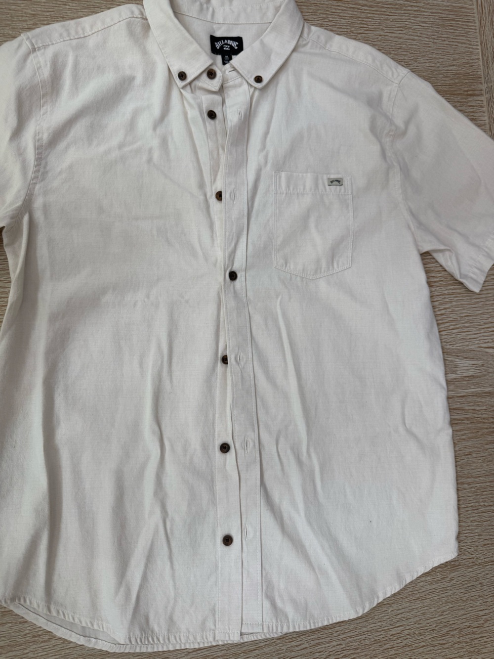 Billabong Men's White Short-Sleeve Button-Down Shirt medium